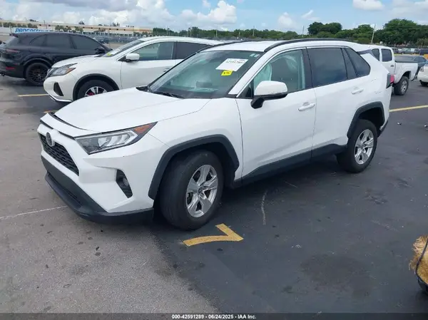2T3W1RFV4MC140859 2021 TOYOTA RAV 4 - Image 2