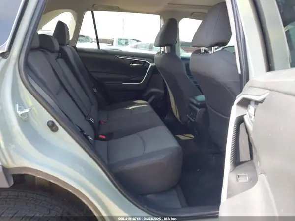 2T3W1RFV4NW185624 2022 TOYOTA RAV 4 - Image 8