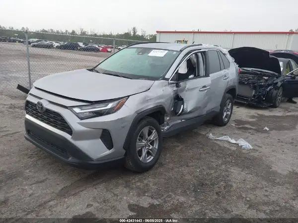 2T3W1RFV4RW310854 2024 TOYOTA RAV 4 - Image 2