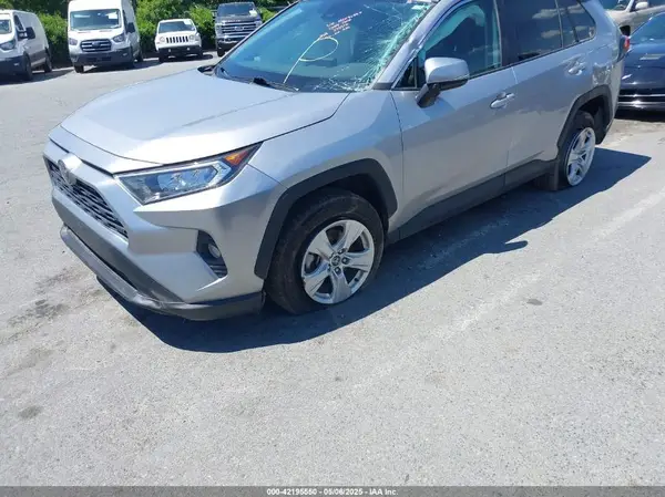 2T3W1RFV5MC086889 2021 TOYOTA RAV 4 - Image 2