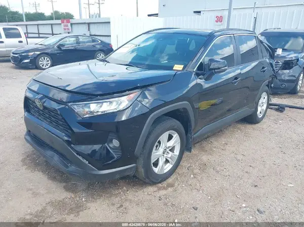 2T3W1RFV5MC154513 2021 TOYOTA RAV 4 - Image 2
