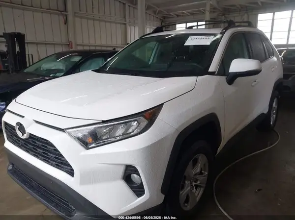2T3W1RFV6KW002168 2019 TOYOTA RAV 4 - Image 2