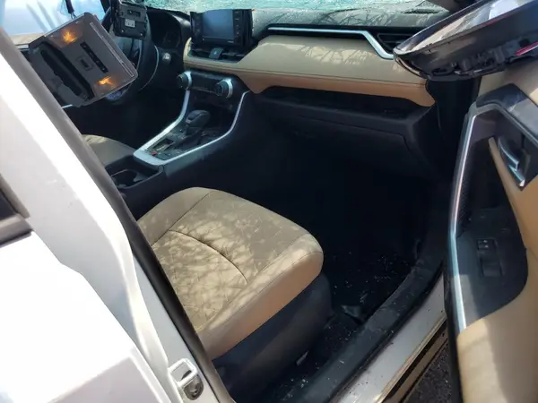 2T3W1RFV6MC093446 2021 TOYOTA RAV 4 - Image 8