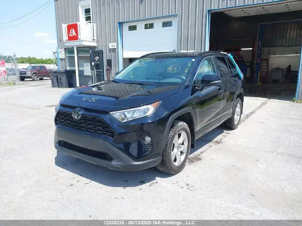 2T3W1RFV6MC140281 2021 TOYOTA RAV 4 - Image 2