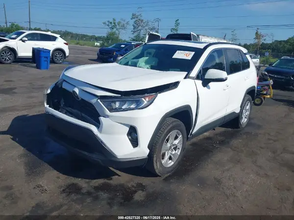 2T3W1RFV6MC167531 2021 TOYOTA RAV 4 - Image 2