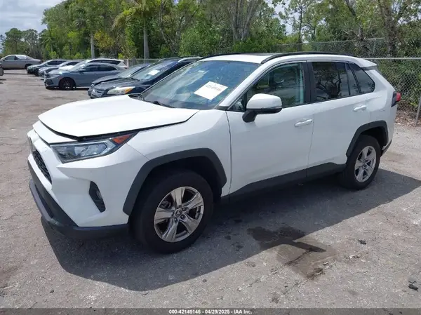 2T3W1RFV6MC171885 2021 TOYOTA RAV 4 - Image 2