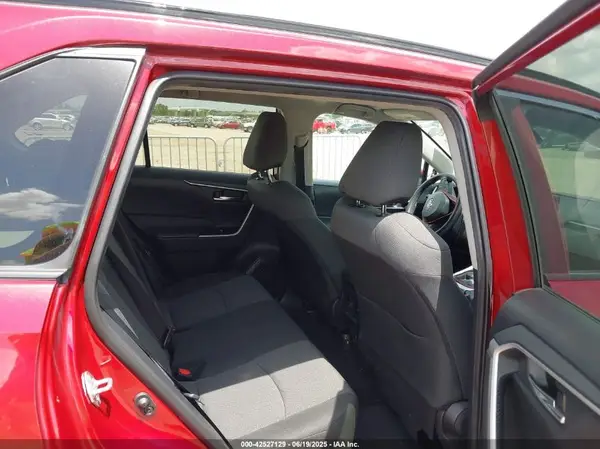 2T3W1RFV6MW106081 2021 TOYOTA RAV 4 - Image 8