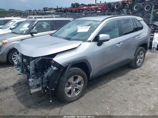 2T3W1RFV6NC176814 2022 TOYOTA RAV 4 - Image 2