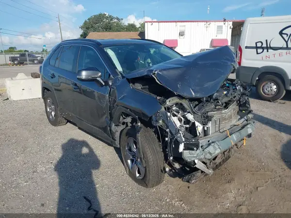 2T3W1RFV6NC207835 2022 TOYOTA RAV 4 - Image 1