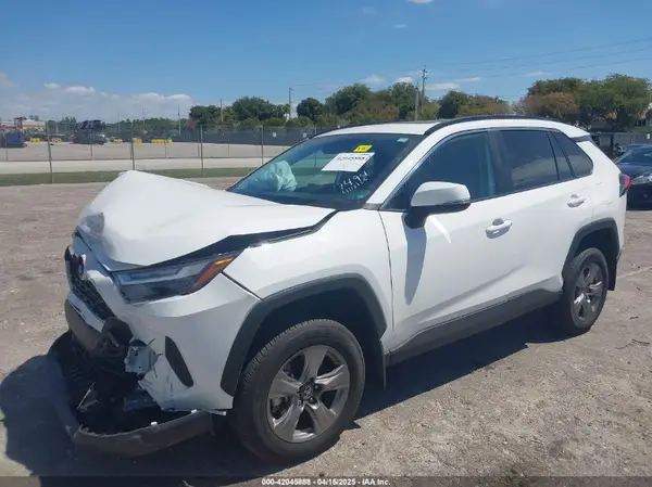 2T3W1RFV7RC277494 2024 TOYOTA RAV 4 - Image 2