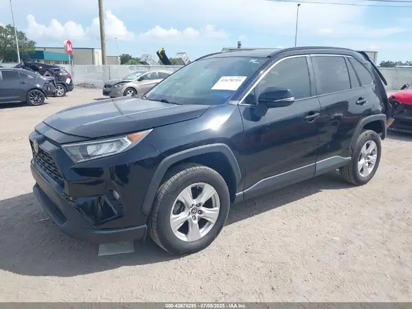 2T3W1RFV8MC148060 2021 TOYOTA RAV 4 - Image 2