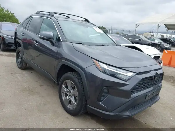 2T3W1RFV8NW190406 2022 TOYOTA RAV 4 - Image 1