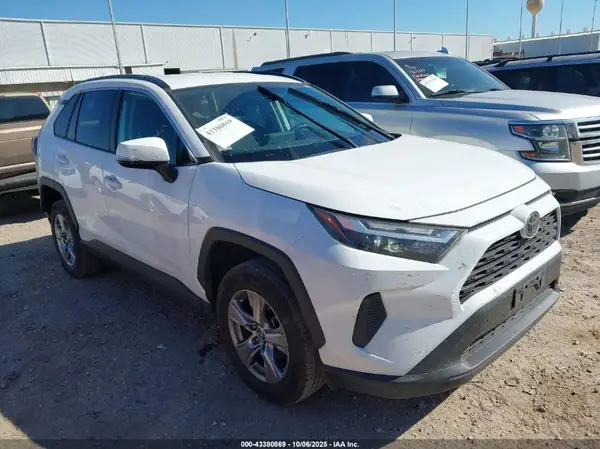 2T3W1RFV8NW195279 2022 TOYOTA RAV 4 - Image 1
