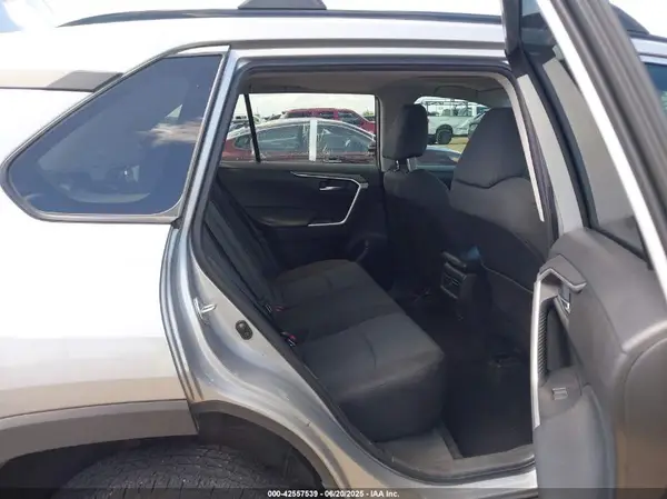 2T3W1RFV8RW316415 2024 TOYOTA RAV 4 - Image 8