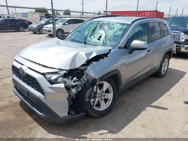 2T3W1RFV9KC005471 2019 TOYOTA RAV 4 - Image 2
