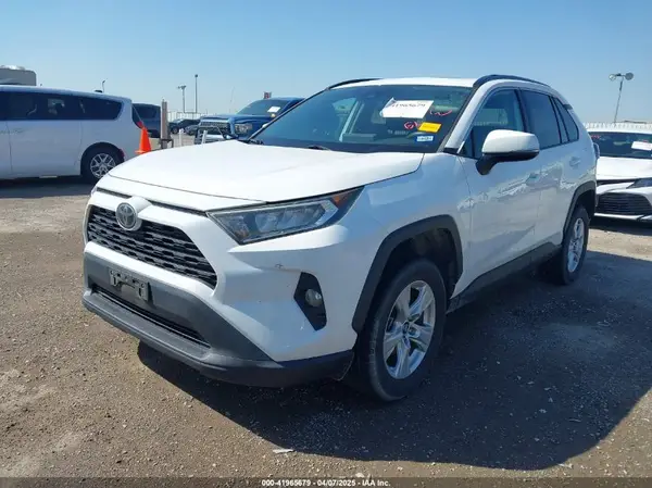 2T3W1RFV9KC005888 2019 TOYOTA RAV 4 - Image 2