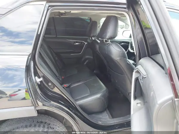 2T3W1RFV9KC009374 2019 TOYOTA RAV 4 - Image 8