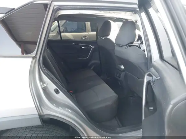 2T3W1RFV9KW009549 2019 TOYOTA RAV 4 - Image 8