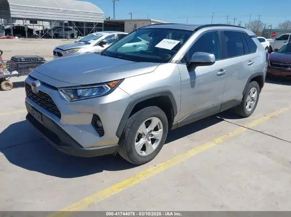 2T3W1RFV9LW090537 2020 TOYOTA RAV 4 - Image 2