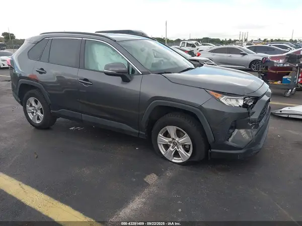 2T3W1RFV9MC137228 2021 TOYOTA RAV 4 - Image 1
