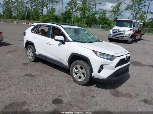 2T3W1RFV9MW135154 2021 TOYOTA RAV 4 - Image 1