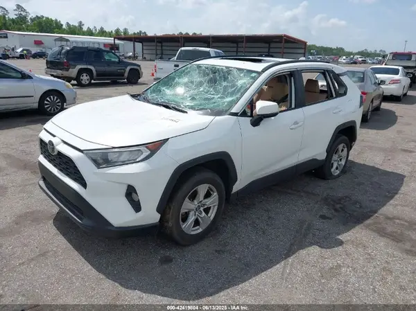 2T3W1RFV9MW135154 2021 TOYOTA RAV 4 - Image 2