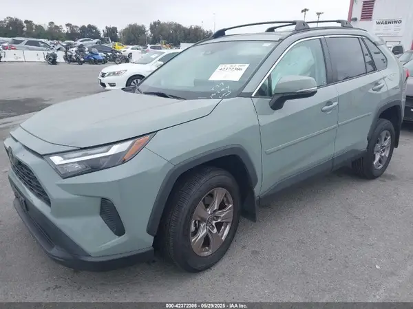 2T3W1RFV9NW190379 2022 TOYOTA RAV 4 - Image 2