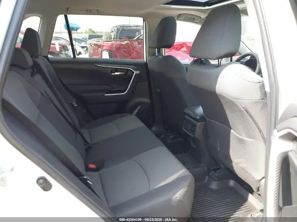 2T3W1RFV9NW192813 2022 TOYOTA RAV 4 - Image 8