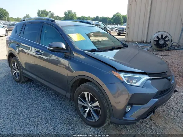 2T3WFREV0HW394026 2017 TOYOTA RAV 4 - Image 1