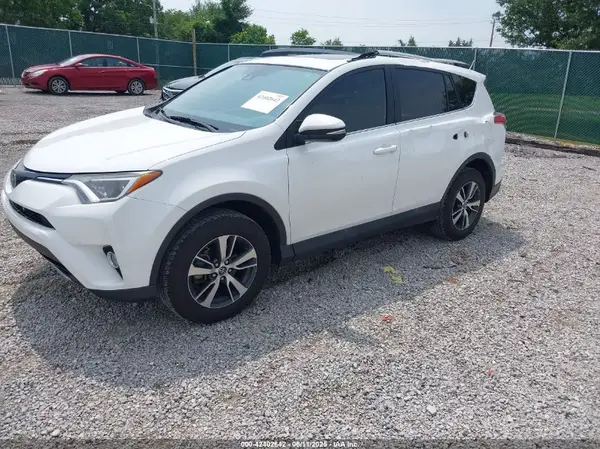 2T3WFREV0JW424275 2018 TOYOTA RAV 4 - Image 2