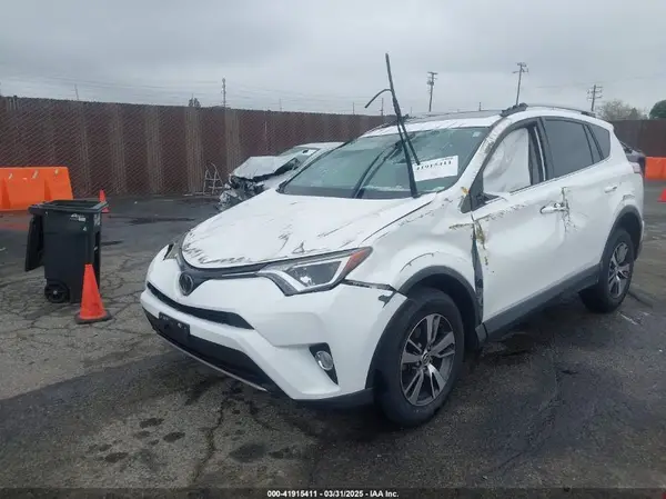 2T3WFREV0JW452030 2018 TOYOTA RAV 4 - Image 2