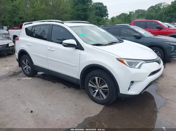 2T3WFREV0JW458197 2018 TOYOTA RAV 4 - Image 1