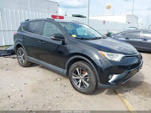 2T3WFREV0JW469295 2018 TOYOTA RAV 4 - Image 1
