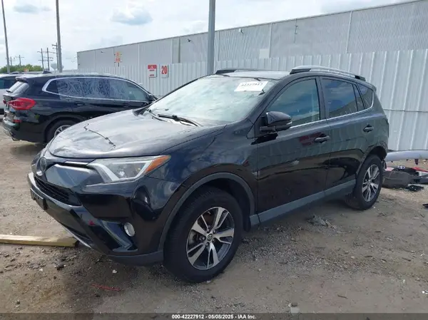 2T3WFREV0JW469295 2018 TOYOTA RAV 4 - Image 2