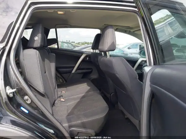 2T3WFREV0JW469295 2018 TOYOTA RAV 4 - Image 8