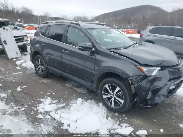 2T3WFREV0JW495735 2018 TOYOTA RAV 4 - Image 1
