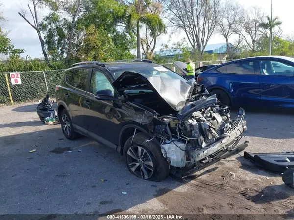 2T3WFREV1HW335616 2017 TOYOTA RAV 4 - Image 1