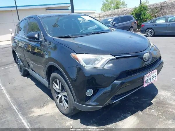 2T3WFREV1JW450514 2018 TOYOTA RAV 4 - Image 1