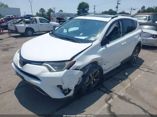 2T3WFREV1JW459553 2018 TOYOTA RAV 4 - Image 2