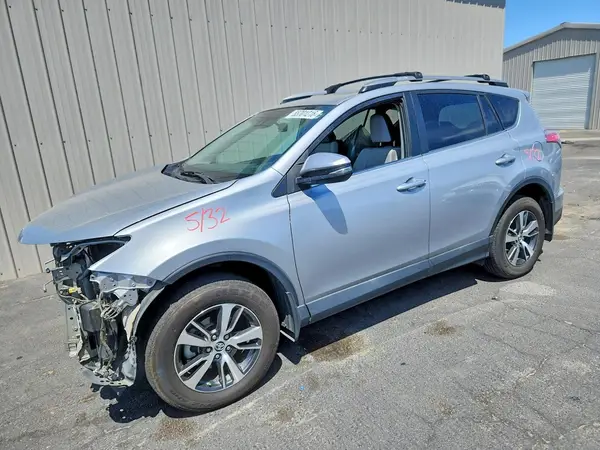 2T3WFREV1JW463084 2018 TOYOTA RAV 4 - Image 1