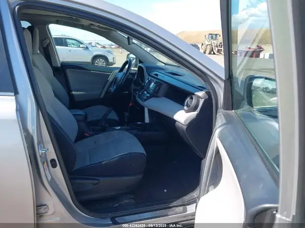 2016 TOYOTA RAV 4 IAAI lot 42262425 auction photo 5