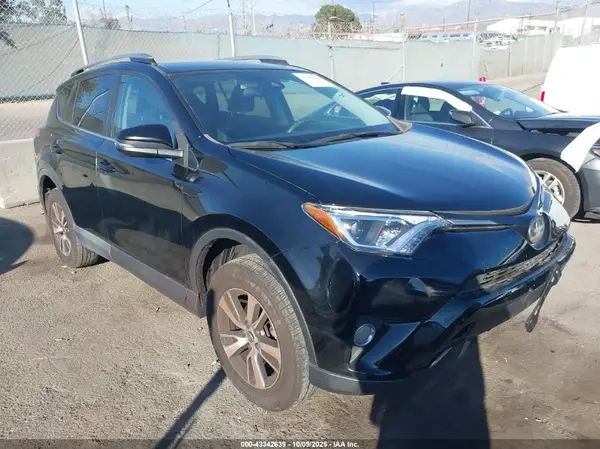 2T3WFREV2JW412239 2018 TOYOTA RAV 4 - Image 1