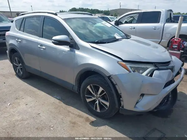 2T3WFREV2JW428215 2018 TOYOTA RAV 4 - Image 1