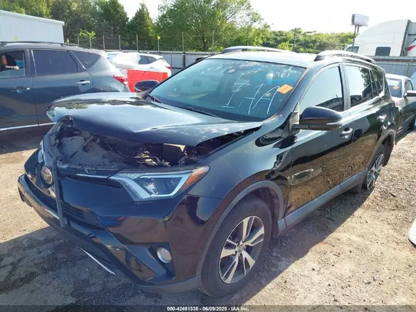 2T3WFREV2JW433981 2018 TOYOTA RAV 4 - Image 2