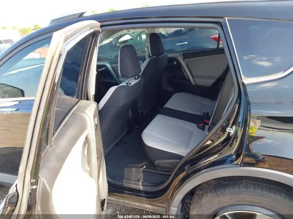 2T3WFREV2JW433981 2018 TOYOTA RAV 4 - Image 8