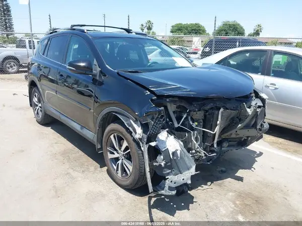 2T3WFREV2JW447623 2018 TOYOTA RAV 4 - Image 1