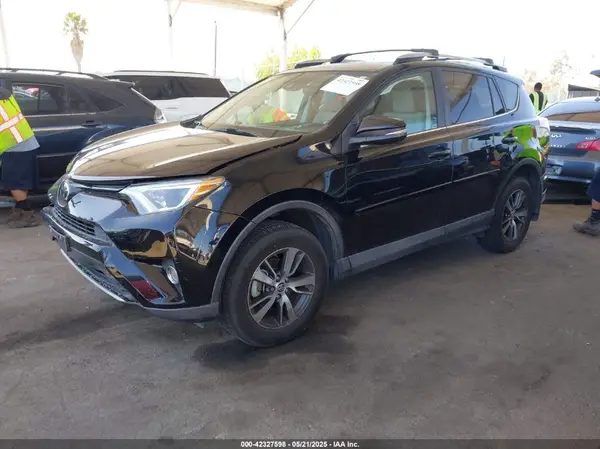 2T3WFREV2JW502622 2018 TOYOTA RAV 4 - Image 2