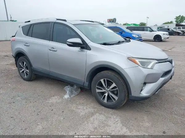 2T3WFREV3GW271674 2016 TOYOTA RAV 4 - Image 1