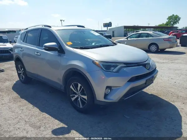 2T3WFREV3HW379892 2017 TOYOTA RAV 4 - Image 1