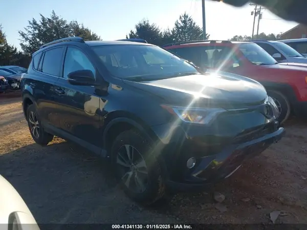 2T3WFREV3HW387555 2017 TOYOTA RAV 4 - Image 1